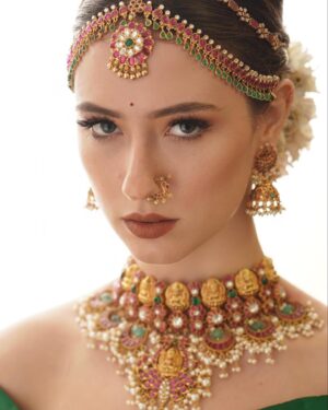 Manisa Tait Instagram - Only thing really worth chasing is a dream 🌠Photographer @weddinghouseofaa 
Mua @keerthiz_makeover 
Hair @shalini_hairartist 
Saree @sundari_silks 
Jewellery @vivahbridalcollections 
Drape @sareedrapistchennai 
Style @hannah.glory
Studio @arangaa.space
Team @aesthetic_aasari @balaji_padmanaban
#fashionmodel #modeling #commercial #reels #insta #instagram #photography #weddingphotography #sareelove