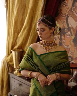 Manisa Tait Instagram - Only thing really worth chasing is a dream 🌠Photographer @weddinghouseofaa 
Mua @keerthiz_makeover 
Hair @shalini_hairartist 
Saree @sundari_silks 
Jewellery @vivahbridalcollections 
Drape @sareedrapistchennai 
Style @hannah.glory
Studio @arangaa.space
Team @aesthetic_aasari @balaji_padmanaban
#fashionmodel #modeling #commercial #reels #insta #instagram #photography #weddingphotography #sareelove