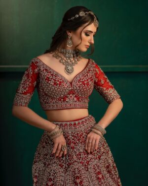 Manisa Tait Instagram - Makeup @kowshi_mua 
Photographer @vino_francis_roy 
Dress @rekha_rental 
Jewellery @vivahbridalcollections