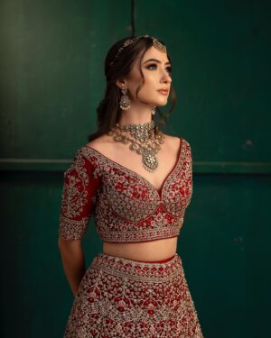 Manisa Tait Instagram - Makeup @kowshi_mua 
Photographer @vino_francis_roy 
Dress @rekha_rental 
Jewellery @vivahbridalcollections