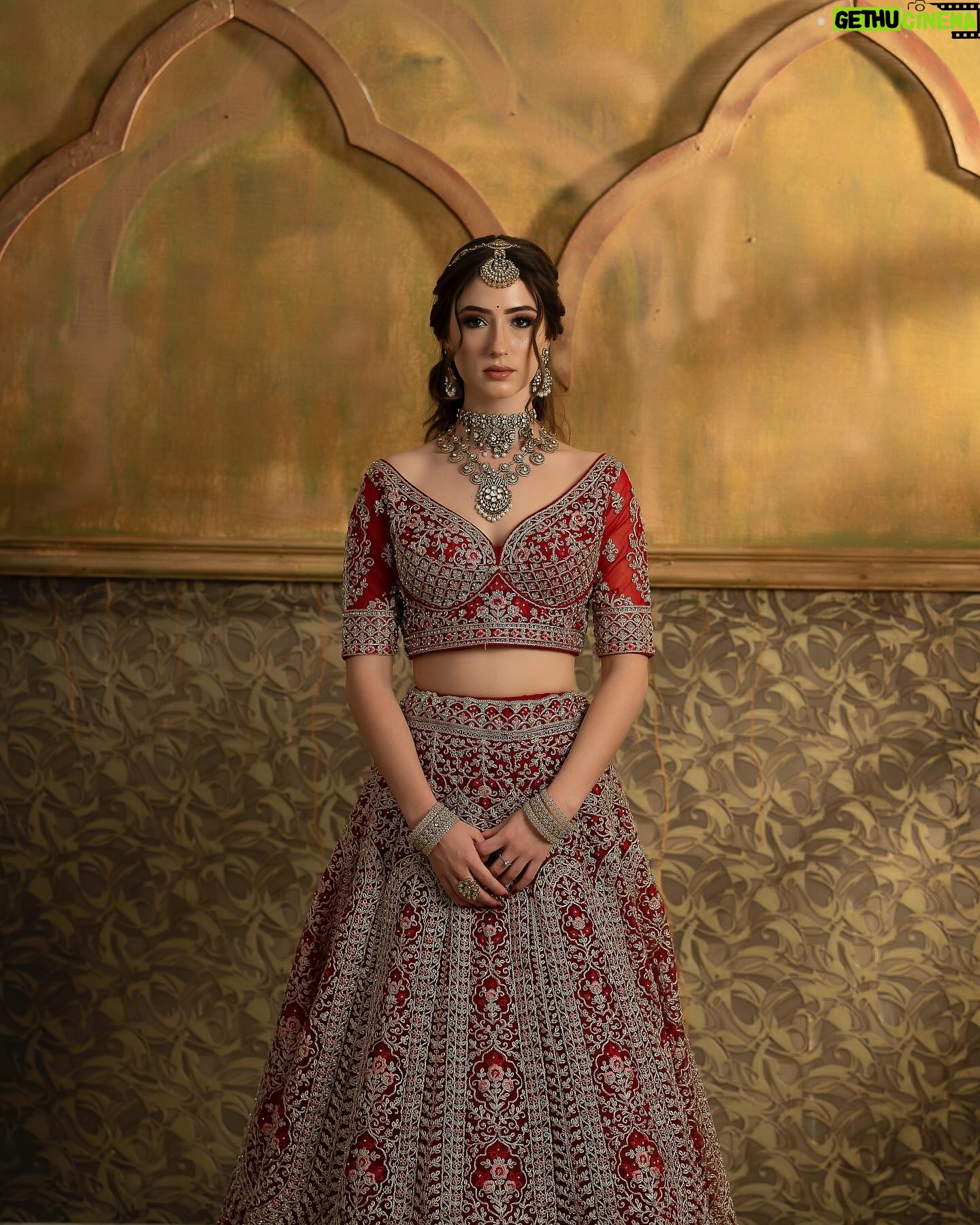 Manisa Tait - 459 Likes - Makeup @kowshi_mua
Photographer @vino_francis_roy
Dress @rekha_rental
Jewellery @vivahbridalcollections