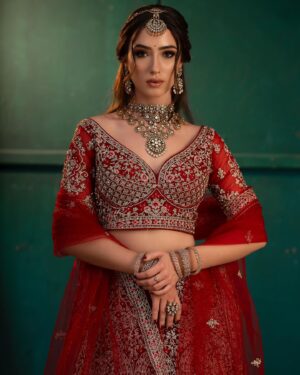 Manisa Tait Instagram - Makeup @kowshi_mua 
Photographer @vino_francis_roy 
Dress @rekha_rental 
Jewellery @vivahbridalcollections