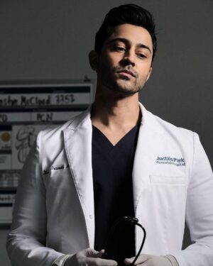 Manish Dayal Instagram - Tonight is for those who’ve lost loved ones in these hard times. For you, I hope we got it right. Big shout to #theresident writers and my dude @robgreenlea, who brilliantly directed this one. See you tonight at 8/7c on FOX.