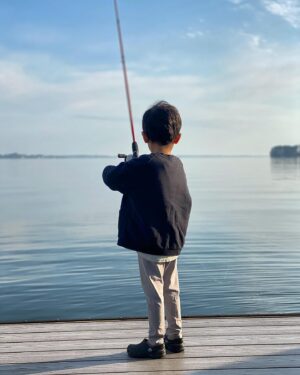 Manish Dayal Instagram - You never forget your first catch 🐟

WARNING: Witnessing your child catch a fish for the first time may cause sudden pee from extreme excitement. P.S. Nemo safely returned back to his home of Lake Murray, SC. #ProudDad #LakeLife 🎣