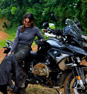 Manju Warrier Instagram - Falling. Mudding. And still learning... ❤️
Thanks for the fun company! @bineeshchandra @ambro_46 
#biking #bmwgs1250 #ajithkumar #ak #inspiration