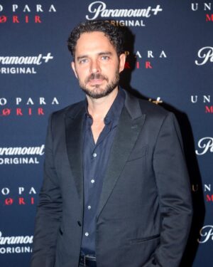 Manolo Cardona Instagram - Noche mágica en la premier de #UnoParaMorir 

Ya disponible por @paramountplus @paramountplusmx 

Véanla y me cuentan que les pareció 🤩

Gracias @zegnaofficial por el look
