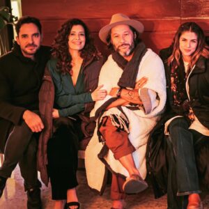 Manolo Cardona Instagram - Its a Wrap! 

Gracias bellezas del corazón por este viaje tan maravillosooooo @unlunar @daltonyco @angiecepeda 👏🏼❤️🥂

Felicidades a tod@s en el equipo de @1111films por otra producción impecable en todas las áreas.

Gracias @juanchocardonam @luisenrique.carrion @xs_cine @maryzubi @julyecuartas y todo el maravilloso equipo creativo detrás de cámara que hizo posible esta película!

Esperenla pronto por @vixplus