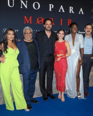 Manolo Cardona Instagram - Noche mágica en la premier de #UnoParaMorir 

Ya disponible por @paramountplus @paramountplusmx 

Véanla y me cuentan que les pareció 🤩

Gracias @zegnaofficial por el look