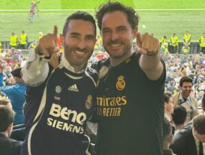 Manolo Cardona Instagram - Un sueño estar en Wembley y ver coronarse a nuestro amado @realmadrid con la 15 🏆 

Hala Madrid y nada más!!! 

Te vamos a extrañar @toni.kr8s Gracias por tanta magia 🙌🏼