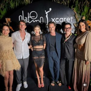 Manolo Caro Instagram - Feliz encuentro con colegas y amigos, larga vida @premios_platino ojalá pronto nos volvamos a encontrar.
¡Viva el cine y series iberoamericanas!

Stylist @alexturrion_ 
@louisvuitton @carlotabarrera