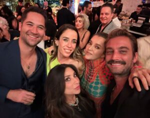 Manolo Caro Instagram - Un estreno muy especial, feliz de estar en méxico para presentar  nuestra “Fiesta en la Madriguera”. Este 1 de mayo estará en todo el mundo vía Netflix, en verdad no dejen de verla. 

Look @dior 
Stylist @alexturrion_ 
Grooming @davosthebane