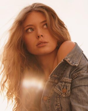 Manon Schraen Instagram - 🦁🧡

@evygraph 

#shooting#shoot#shootingphoto#pictureoftheday#portrait#comedienne#book#actrice#portraitphotography#portraitphotographie#instamoment#instapic
