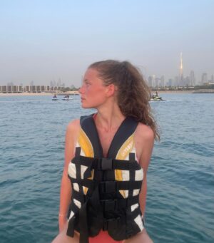 Manon Schraen Instagram - Plutôt balade en mer ou bronzette sur la plage ? 🛥🏝

#jetski#jet#beach#travel#voyage#instamoment#instapic#pictureoftheday#dubai#dbx#memories#instashoot#summer#summervibes#nofilter