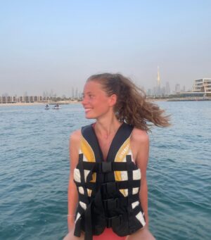 Manon Schraen Instagram - Plutôt balade en mer ou bronzette sur la plage ? 🛥🏝

#jetski#jet#beach#travel#voyage#instamoment#instapic#pictureoftheday#dubai#dbx#memories#instashoot#summer#summervibes#nofilter