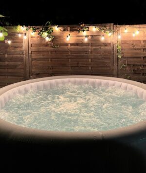 Manon Schraen Instagram - Soirée détente ❤️

Et j’ai une bonne nouvelle ! L’un d’entre vous va pouvoir profiter du même spa que moi pour passer de jolis moments de détente.

Et oui, vous l’avez compris… jeu concours !! 

Je suis trop contente de pouvoir vous proposer un aussi beau cadeau. 

Pour participer, il faut : 
* Aimer la photo
* Me suivre, suivre @bestwayfrance & @layzspafr
* Identifier trois amis avec qui tu aimerais te relaxer dans ton futur spa 
* Partager la publication en story

Good luck ! Fin du concours dans trois semaines 🫶🏻

#layzspafr #bestwayfr #OctolyFamily#jeuconcours#spa#instamoment#instapic#instagood#pictureoftheday#goodtimes#goodvibes#homesweethome#home#athome#concours#giveaway