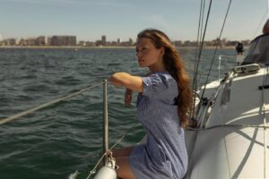 Manon Schraen Instagram - Balade en mer ⚓️

📸 : @blanchard.elisa 
⛵️: @jojuelvoilier 

#shooting#shoot#shootingphoto#lessables#instamoment#instashoot#pictureoftheday#instapic#instagood#comedienne#actrice#book#photographie
