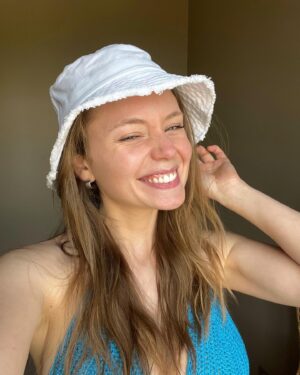Manon Schraen Instagram - Trois p’tits selfies pour changer 🧢

#selfie#pictureoftheday#instamoment#instapic#instashoot#goodvibes#smile#actress#actrice#comedienne#enjoy#instagood#blueeyes