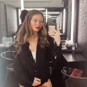 Manon Schraen Instagram - On shoot 🎬🤍

#backstage#shooting#shootingphoto#shoot#instashoot#instamoment#modele#book#hmc#job