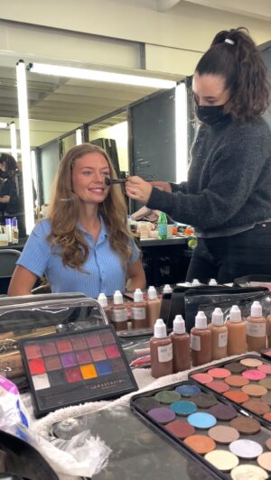 Manon Schraen Instagram - Petit quizz du soir, à votre avis, que signifie
«  H.M.C » sur un plateau de tournage ou sur un shooting photo ? 🎥

#reel#tournage#shooting#makeup#hmc#backstage#coulisse