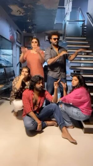 Manoranjan Ravichandran Instagram - Love making memories with these beautiful women in my family who make my life worthwhile ♥️
Also got my Mom to do her first reel with us !!!
@sumathyravichandran28 
@mano_ravichandran 
@gitanjaliravichandran18 
@ayshu_555 
@avrkiran982019 
@harsharajendran_16