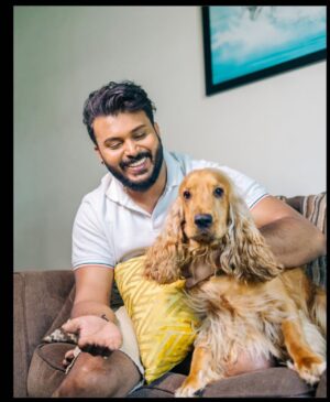 Manoranjan Ravichandran Instagram - Omg this one stole my ❤️! But who do you think is a better poser, Pablo or me 😬? 

#iamyourmanoranjan