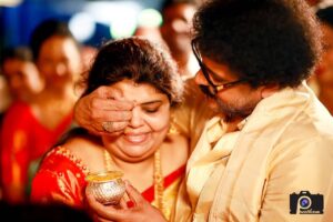 Manoranjan Ravichandran Instagram - You have been with each other in all the ups and downs in life. You've showed us what unconditional love means. Happy Anniversary mom and dad!