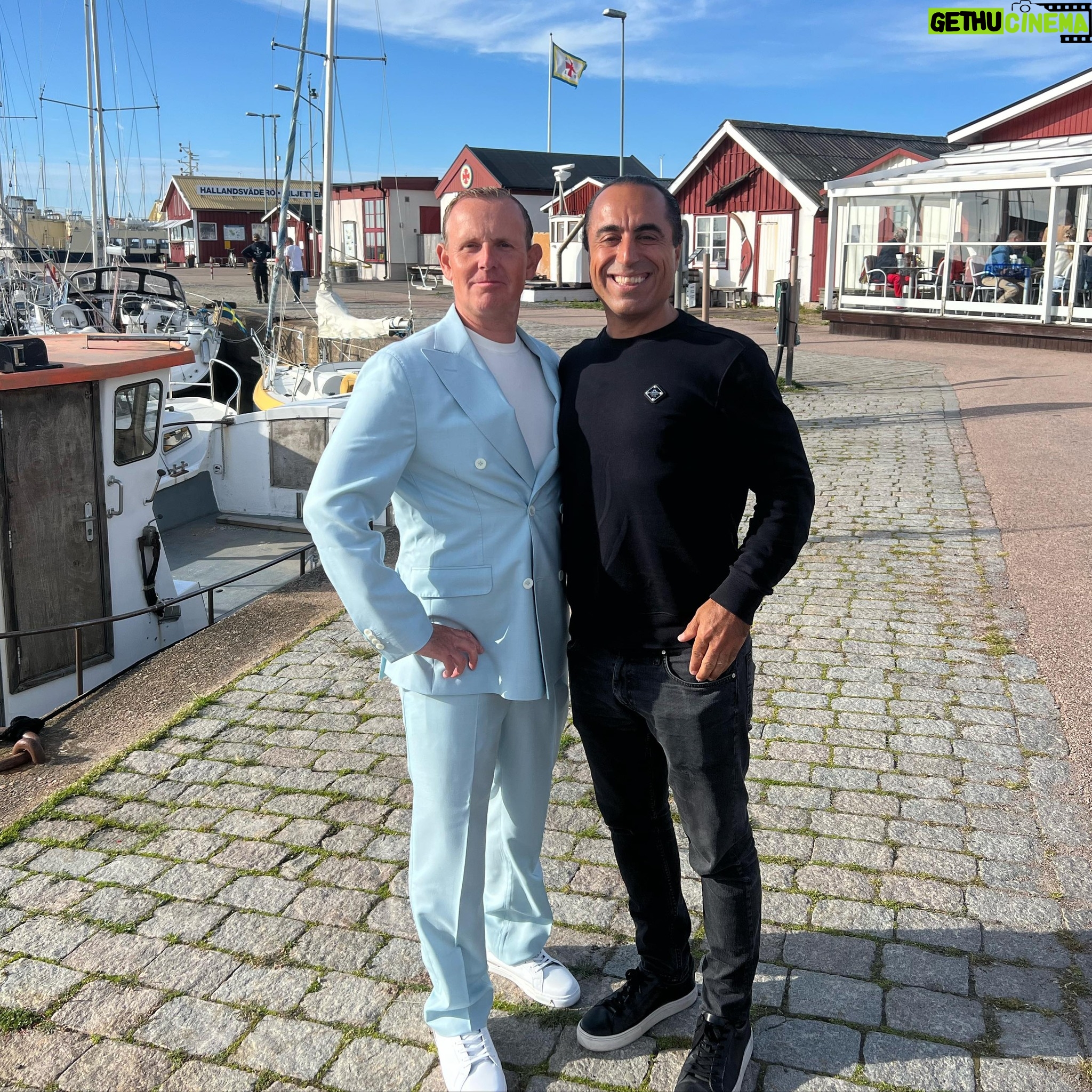 Måns Möller - 10.3K Likes - @ozznujen fyller 25 🕺🕺🕺tuta!!!!!!!! Älskar min lille kurdish habibi ❤️alltid snäll tänker alltid på alla andra #özzfyllerår