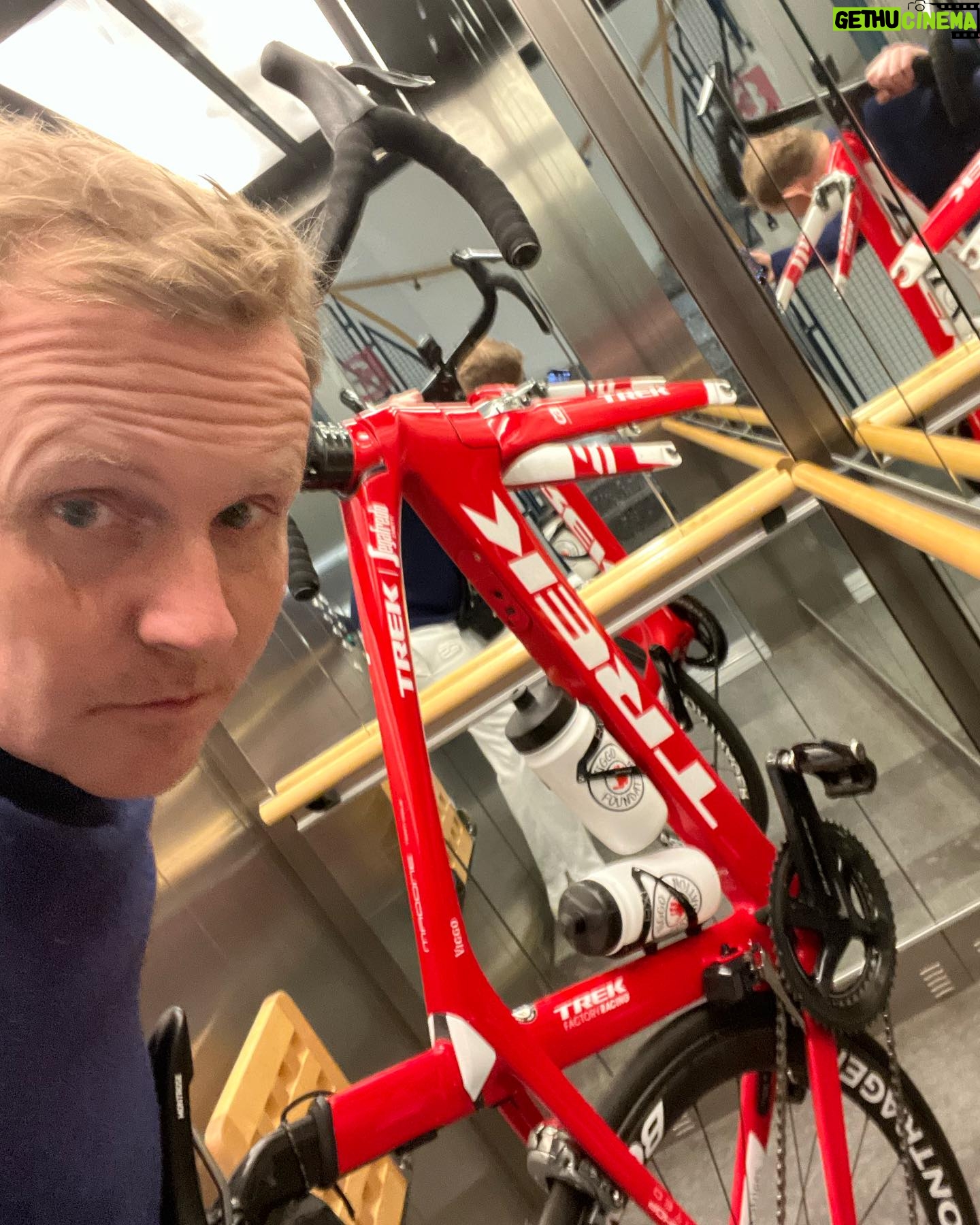 Måns Möller - 1.9K Likes - Dags å plocka fram min Madone ! @treksverige