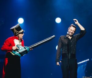Måns Zelmerlöw Instagram - Tack Halmstad, Malmö och Växjö för tre MAGNIFIKA gig!! Vi har så galet kul både på och av scenen! Tack alla ni som kommer till Tomten & Bocken och vill leka med oss! Vilka är era favoritnummer?