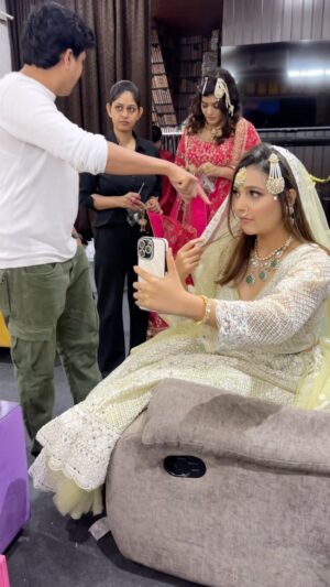 Mansi Srivastava Instagram - Lagaao na yaar 😅😂😂😂 kaala teeka 🤡