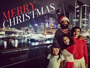 Manu Bennett Instagram - To everybody out there! We wish you a Merry Christmas. ❤️ HUIA, MOKOIA, PANIA & MANU
