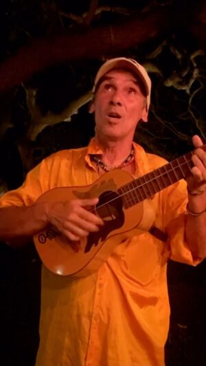 Manu Chao Instagram - J’ai besoin de la lune… 🌚 🌝

#manuchao #guitar #siberie