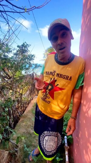 Manu Chao Instagram - Entrar no mar 🌊 ☀️

#manuchao #guitar #live