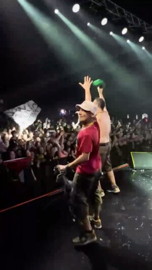 Manu Chao Instagram - INOLVIDABLE CORDOBA!!!!
#ManuChao #300producciones @luckysalvadori  @miguel_rumbao 
@perrxverde @lajuliofficial @solpereyra @zambrano.luthier @nazareno1312 @asambleaporelvalledeuspallata @asambleas_de_punilla @asambleadefamatina @asamblea.paravachasca @pato.arnaudo @empresakluces 
@fundacionlaluciernaga
#NegroCheto 
@300producciones