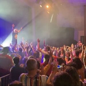 Manu Chao Instagram - Inoubliable!!! Merci Meyrueis! Merci la Lozere! A la prochaine!
Merci pour l'hospitalitė !!! Pour l'amitiė. Pour tout les dessins de l'ecole! MAGIQUE #manuchao #meyrueis