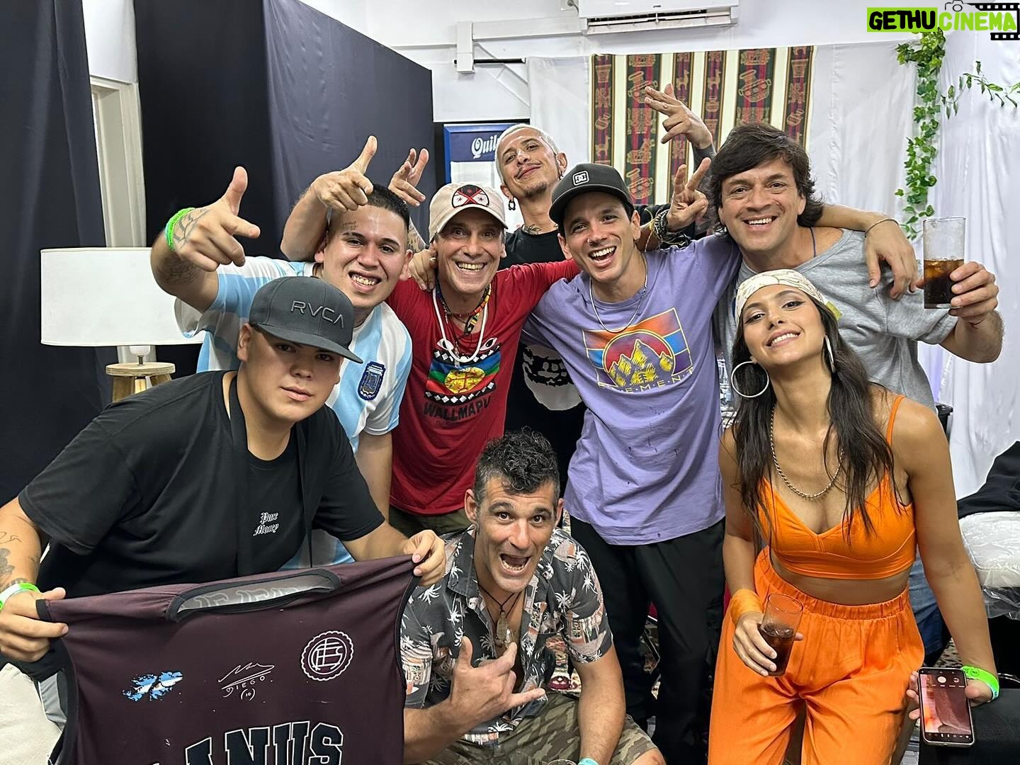 Manu Chao - 23.7K Likes - Alto voltaje de ekipazo ayer en B.A!!! Los mejores el publico🌀gracias 300prod! Sois familia!!
#ManuChao @luckysalvadori @miguel_rumbao
@rayoaliasbigbuda @_dillieenn @vito_musica @alvarllusadamiani @davidgiosa
@300producciones