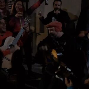 Manu Chao Instagram - Aki con el Maestro Tete de Rumbakana en el querido bar rumba ! Fiestón! Abrazo a tod@s !!!  Sois familia !
#tete #rumbakana #ManuChao #DiegoCordero #BarRumba @rumbakana @mrcurde