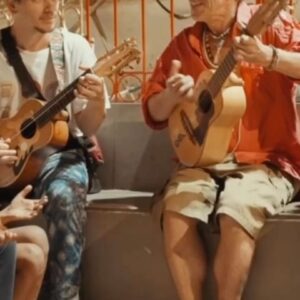 Manu Chao Instagram - From kolaba koliwada with luv. We miss you
La Vida Tombola in Bombay 🇮🇳 

#manuchao #luckysalvadori #VidaTombola @luckysalvadori Video: @wander.black