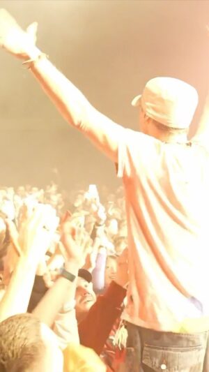 Manu Chao Instagram - Kilowatt memories 🎶

See you very soon…

#manuchao #livemusic #kilowatt #LosLocos