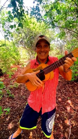 Manu Chao Instagram - ¿ Por qué te vas ?
#manuchao #porquetevas #jeanette #cover