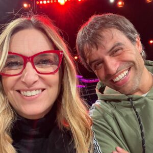 Manu Guix Instagram - Nos olvidamos la foto del domingo pasado, pero aquí tenemos dos del ensayo de hoy en el plató!!! VIVA LA NAVIDAD!!! VIVA @noegalera!!! Y VIVA @operaciontriunfo @primevideoes!!!! #NoSinMiNoe