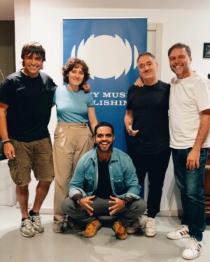 Manu Guix Instagram - ✨🅽🅴🆆 🆂🅸🅶🅽🅸🅽🅶 ✨

En sus diferentes facetas y con más de 20 de años de experiencia Medusa Estudio y los MEDUSOS 🪼🪼son personas de confianza detrás del sonido y grabaciones de la talla de Nathy Peluso, Rosalía, Anuel AA, Estopa, Nil Moliner, Macaco, Chambao, Vicco, Santiago Auserón o Shakira entre otr@s. O incluso por su trabajo en desarrollo artístico de las estrellas de Operación Triunfo desde sus inicios.

Bienvenidos @rogerrodes y @manuguix ❤️🙏🏻

#SMPFamily