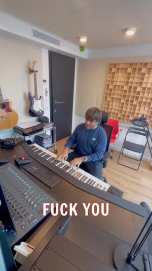 Manu Guix Instagram - Una mica de swing!! #ManuCovers #Session8FuckYou

Un poco de swing!! #ManuCovers #Session8FuckYou