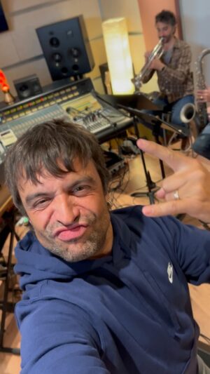 Manu Guix Instagram - Segundo día de ensayos de banda de la gira @operaciontriunfo en @medusaestudio. Lo bien que lo vamos a pasar no está escrito. @rodridrums @jordifrancobass @oriolcuso @jaumetrumpet @vicmirallasmusic @jordiroquer NOS VAMOS DE GIROT!!!!