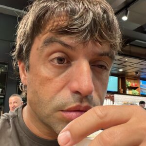Manu Guix Instagram - He dormit 4 horetes i ara cap a Sevillaaaaaaa!!! 

He dormido 4 horitas y ahora pa Sevillaaaaaa!!! Hoy segunda fase de Castings @operaciontriunfo!!! En unas horitas.

CAFEEEEEEEEEEEEEE
#otsevilla