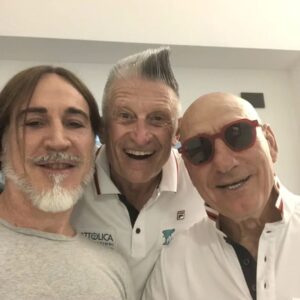 Manuel Agnelli Instagram - Eravamo: io, il grande Ciccio Graziani, il grande Andrea Lucchetta... che miti assoluti!!!

#festivalaqua
#uncampioneinfamiglia