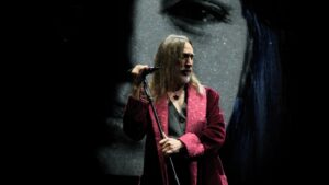 Manuel Agnelli Instagram - Alcune foto di scena di #Lazarus. Dopo il debutto a Cesena, ora sarà in tournée in alcuni dei principali teatri italiani.
"Lazarus" è un'opera rock intima e profonda, due ore di messa in scena del "regalo di addio di David Bowie al mondo". 
È un onore, per me, far parte di questo progetto guidato da un regista come Valter Malosti e a fianco di un cast di professionisti straordinari. Ed è emozionante vedere con quanto entusiasmo "Lazarus" sia stato accolto da chi ha già riempito i teatri, in prevendita.
Il Teatro ha il potere di custodire, offrire punti di vista alternativi, talvolta di ribaltarli e dare voce alla contemporaneità. "Lazarus" contiene tutto questo ed è stato scritto perché tutti potessero fruirne.
Vi aspettiamo.

@emiliaromagnateatro 
@valtermalosti 
@casadilego 
@lucentimichela @ballettocivile 
@dariobat
@attiliocaffarena 
@mauriziocamilli 
@noemi_grasso01 
@_maria.lombardo 
@giulialunamazzarino 
@camelots 
@isaccoventurini 
@agnusdeilaura 
@dariobat 
@ramonmoro_darkram 
@amedeoperri 
@giacomo.rossetti_rost 
@stefanopiliaviviani 
@paolo_spaccamonti 
@gupalcaro 
@gggluca 
@cesareaccetta 
@l.brinchi 
@danielespano 
@marcoangelilli 
@defranceschi1955 
@andreamariocauduro 
@theuforider
@jacoposquizzato 
@teatrostabile_torino 
@teatrodinapoli 
@teatrodiroma 
@luganolac