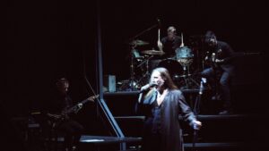 Manuel Agnelli Instagram - Alcune foto di scena di #Lazarus. Dopo il debutto a Cesena, ora sarà in tournée in alcuni dei principali teatri italiani.
"Lazarus" è un'opera rock intima e profonda, due ore di messa in scena del "regalo di addio di David Bowie al mondo". 
È un onore, per me, far parte di questo progetto guidato da un regista come Valter Malosti e a fianco di un cast di professionisti straordinari. Ed è emozionante vedere con quanto entusiasmo "Lazarus" sia stato accolto da chi ha già riempito i teatri, in prevendita.
Il Teatro ha il potere di custodire, offrire punti di vista alternativi, talvolta di ribaltarli e dare voce alla contemporaneità. "Lazarus" contiene tutto questo ed è stato scritto perché tutti potessero fruirne.
Vi aspettiamo.

@emiliaromagnateatro 
@valtermalosti 
@casadilego 
@lucentimichela @ballettocivile 
@dariobat
@attiliocaffarena 
@mauriziocamilli 
@noemi_grasso01 
@_maria.lombardo 
@giulialunamazzarino 
@camelots 
@isaccoventurini 
@agnusdeilaura 
@dariobat 
@ramonmoro_darkram 
@amedeoperri 
@giacomo.rossetti_rost 
@stefanopiliaviviani 
@paolo_spaccamonti 
@gupalcaro 
@gggluca 
@cesareaccetta 
@l.brinchi 
@danielespano 
@marcoangelilli 
@defranceschi1955 
@andreamariocauduro 
@theuforider
@jacoposquizzato 
@teatrostabile_torino 
@teatrodinapoli 
@teatrodiroma 
@luganolac