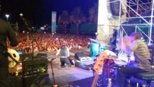 Manuel Agnelli Instagram - Ieri a Pescara concerto sensazionale e altro bagno di folla dopo quello di Orbetello. Siete stati fantastici! Questo tour non doveva avere un senso ma glielo state dando voi. Eccome se glielo state dando...! 🖤 Grazie, ci si vede a Reggio Emilia il 22 agosto e poi a Campobasso il 25!

➡️ Date complete del tour nelle solite storie in evidenza