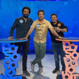 Manuel Baqueiro Instagram - El viernes estos dos cracks dieron mucho mucho espectáculo… volverán a enfrentarse entre ellos mañana? Alguien se llevará el rosco de más de dos millones de euros? Me enfrentaré de nuevo a @itziar_miranda en la prueba musical? Mañana lo descubrimos en @pasapalabra !!!! Vienen curvas!!!! #pasapalabra #concurso #television #elrosco